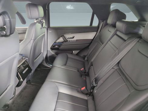 Used 2025 Land Rover Range Rover Sport SE image 19