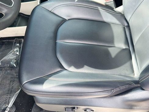 Used 2024 Chrysler Pacifica Touring-L FWD image 20
