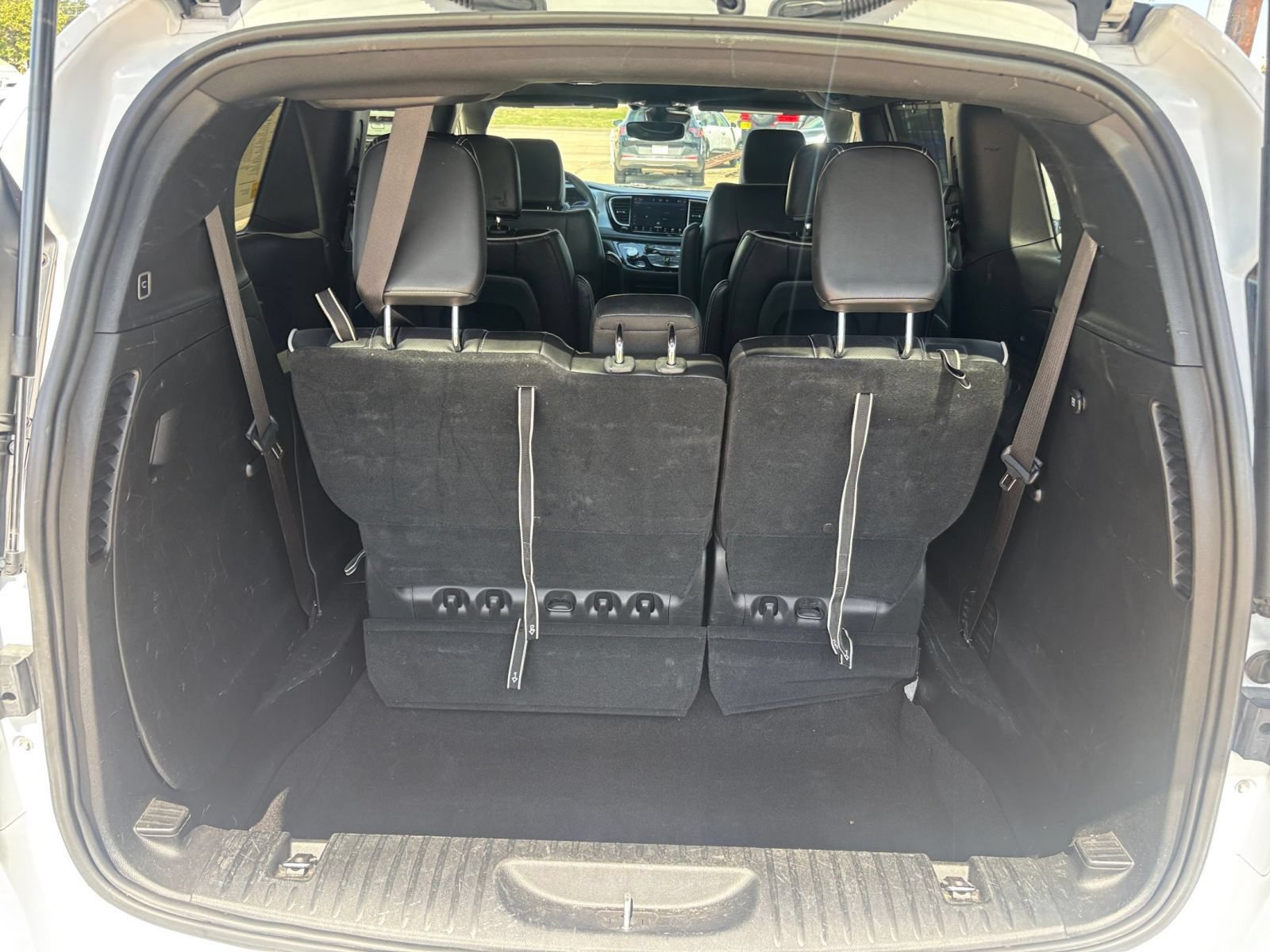 Used 2025 Chrysler Pacifica Limited FWD image 35
