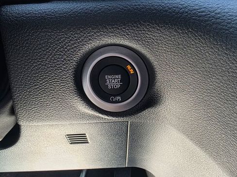 New 2025 Chrysler Pacifica Select image 39