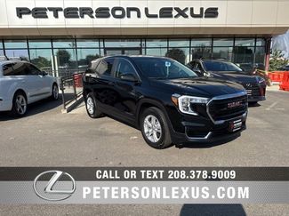 Used 2024 GMC Terrain SLE image 1