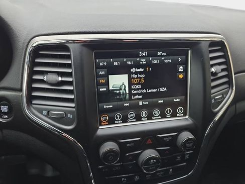 Used 2018 Jeep Grand Cherokee Altitude image 23