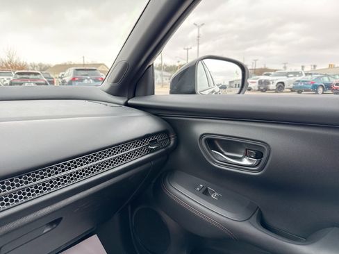 Used 2025 Honda HR-V Sport image 16