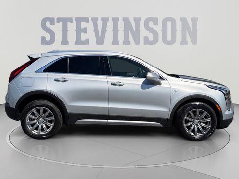 Used 2020 Cadillac XT4 Premium Luxury w/ Cold Weather Package AWD/4WD image 6