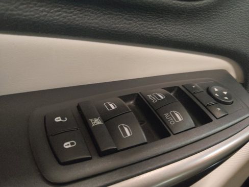 Used 2019 Jeep Cherokee Limited FWD image 27