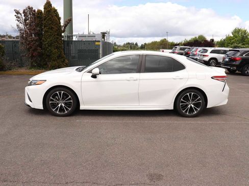 Used 2018 Toyota Camry SE w/ Moonroof Package FWD image 8