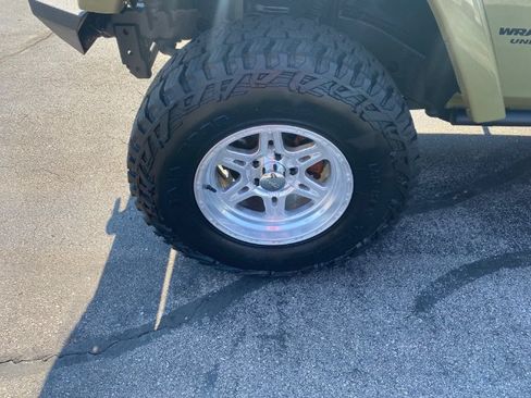 Used 2013 Jeep Wrangler Unlimited Sahara AWD/4WD image 21