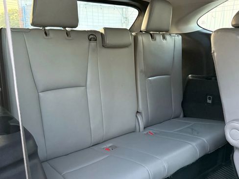 Used 2020 Toyota Highlander XLE AWD/4WD image 19