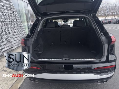 Used 2025 Audi Q5 Premium w/ Convenience Package image 18