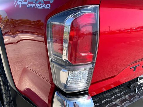 Used 2022 Toyota Tacoma TRD Off-Road image 28