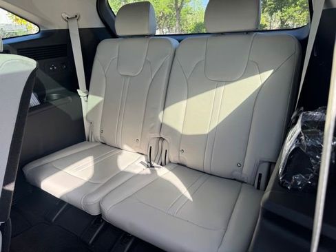 Used 2025 Kia Sorento S w/ Panoramic Sunroof Package image 14