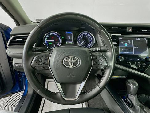 Used 2020 Toyota Camry SE w/ Sunroof Package image 11