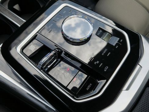 New 2026 BMW 750e xDrive w/ Premium Package image 12