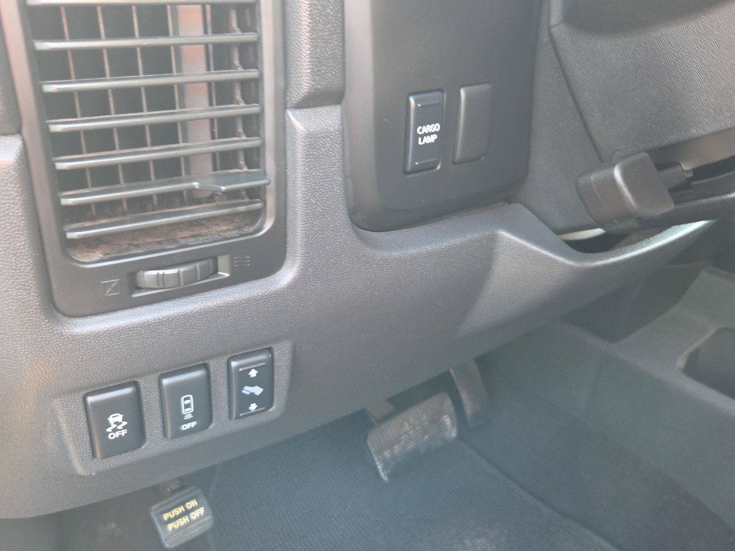Used 2015 Nissan Titan SV w/ SV Value Truck Package AWD/4WD image 12
