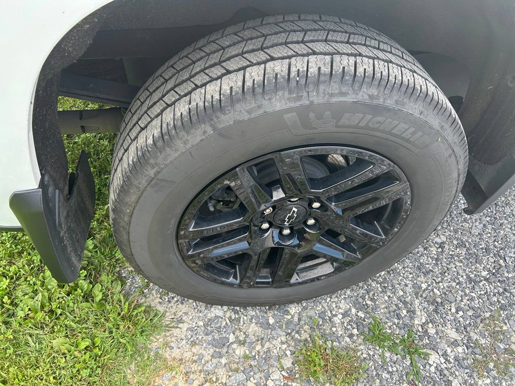 Used 2023 Chevrolet Silverado 1500 RST AWD/4WD image 10