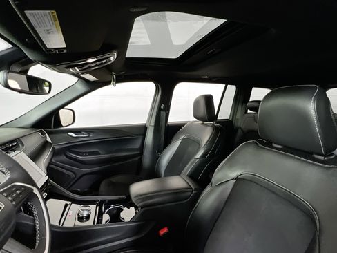 Used 2023 Jeep Grand Cherokee Altitude image 21