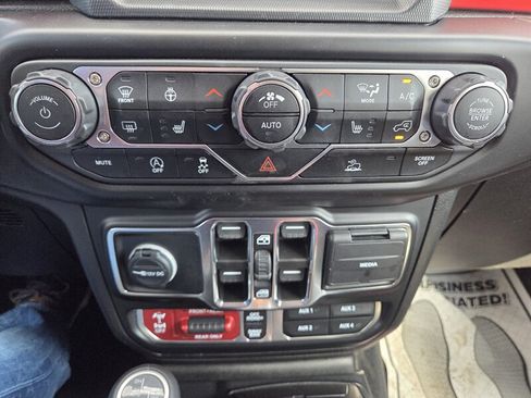 Used 2022 Jeep Wrangler Unlimited Rubicon w/ Cold Weather Group AWD/4WD image 23