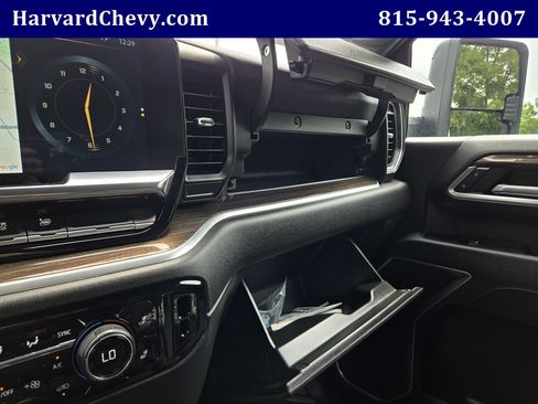 Used 2025 Chevrolet Silverado 2500 LT w/ Convenience Package AWD/4WD image 14