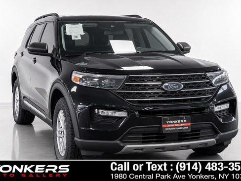 Used 2022 Ford Explorer XLT w/ Equipment Group 202A AWD/4WD image 4