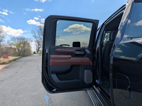 Used 2024 GMC Sierra 2500 Denali Ultimate w/ Max Trailering Package AWD/4WD image 11