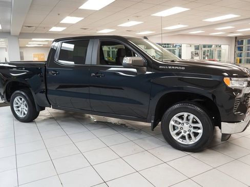 Used 2023 Chevrolet Silverado 1500 LT AWD/4WD image 12