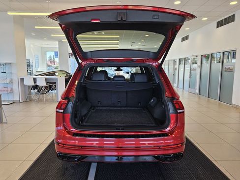 Used 2024 Volkswagen Tiguan SE R-Line AWD/4WD image 9