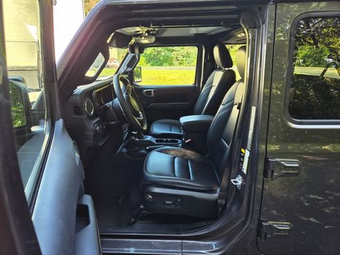 Used 2025 Jeep Wrangler Unlimited Sahara AWD/4WD image 14