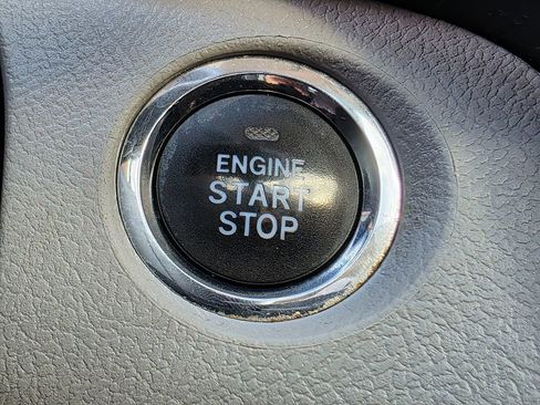 Used 2017 Toyota Sienna XLE image 48