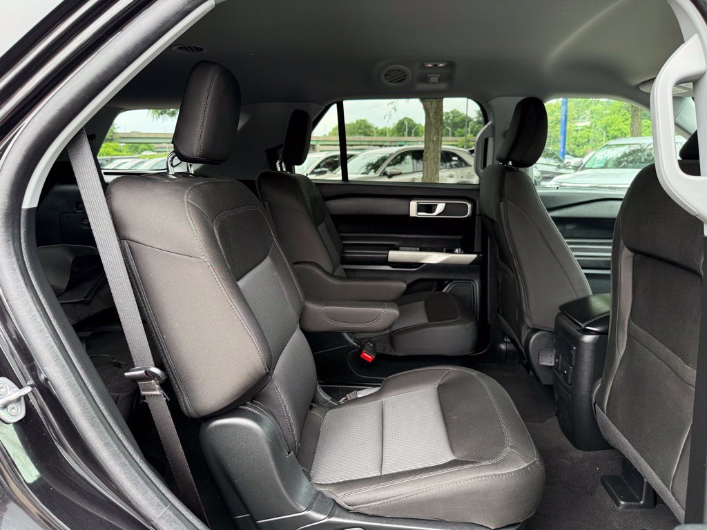 Used 2023 Ford Explorer XLT AWD/4WD image 29