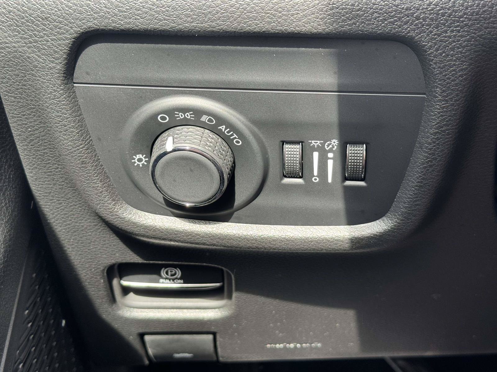 Used 2024 Jeep Grand Cherokee Laredo X w/ Luxury Tech Group I AWD/4WD image 32