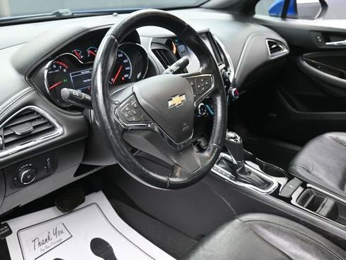Used 2018 Chevrolet Cruze Premier FWD image 14