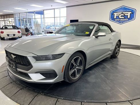 Used 2025 Ford Mustang Premium RWD image 4