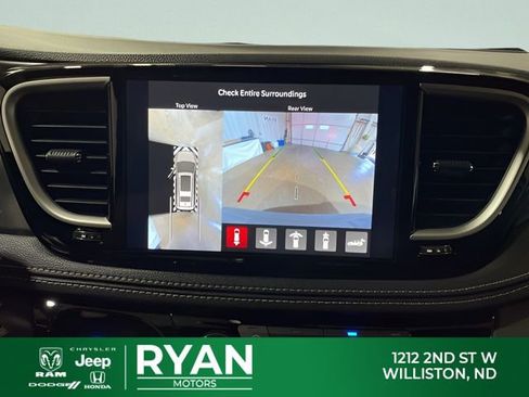 New 2026 Chrysler Pacifica Select AWD/4WD image 31