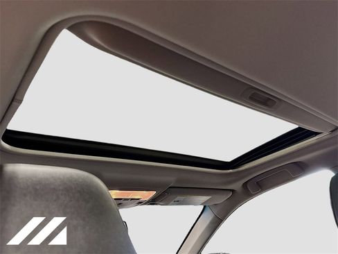 Used 2015 Toyota Camry SE image 21