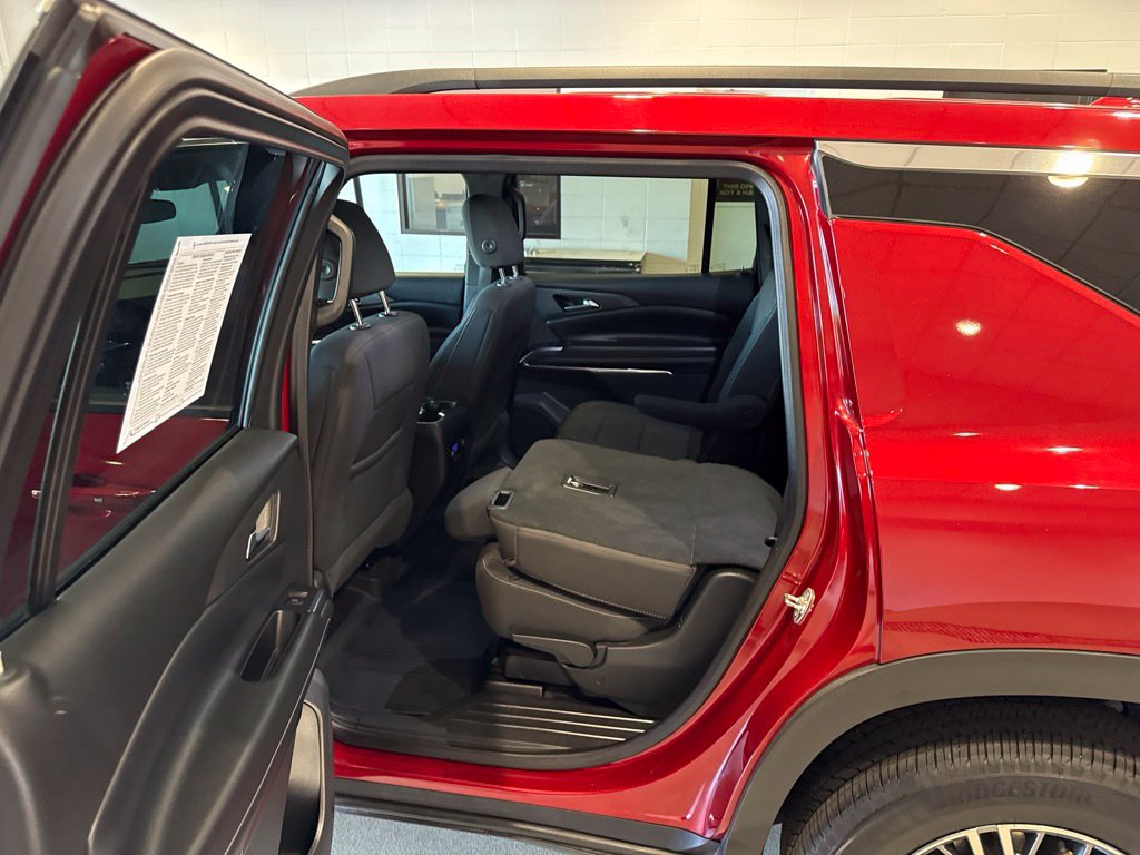 Used 2025 Chevrolet Traverse LT w/ Driver Confidence Package AWD/4WD image 22