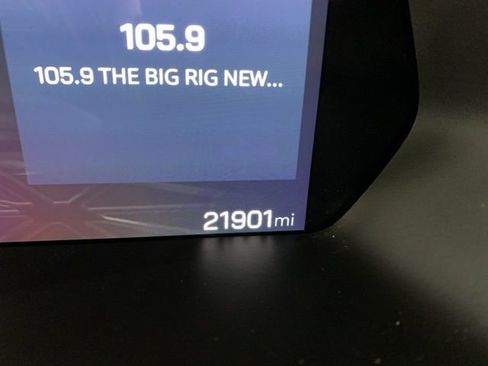 Used 2025 GMC Canyon Elevation image 16