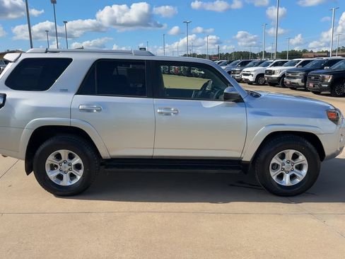 Used 2018 Toyota 4Runner SR5 RWD image 2