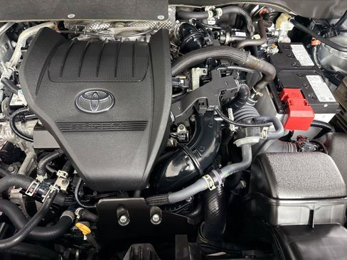 Used 2025 Toyota Highlander XLE AWD/4WD image 44