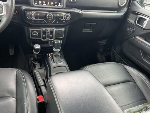 Used 2023 Jeep Wrangler Unlimited Sahara AWD/4WD image 15
