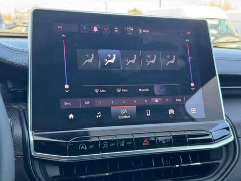 Used 2025 Jeep Compass Trailhawk image 23