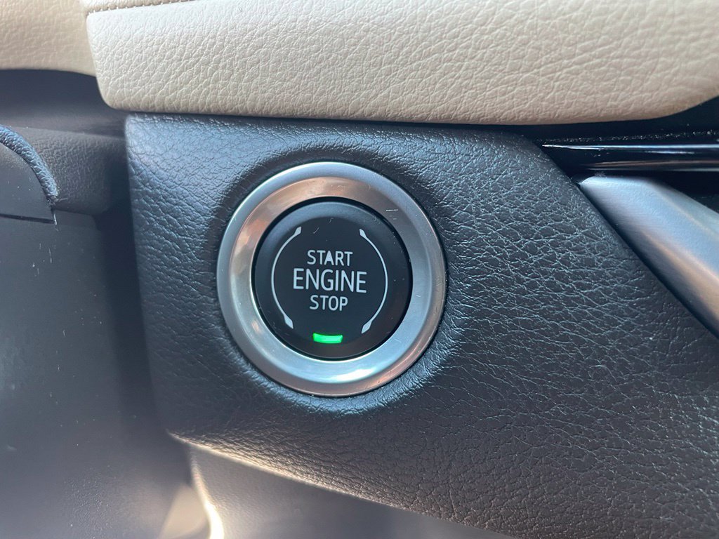 Used 2024 Cadillac XT4 Premium Luxury FWD image 9