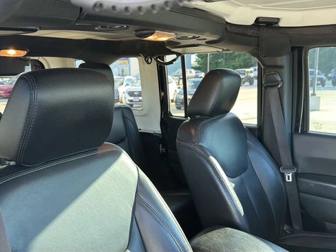 Used 2017 Jeep Wrangler Unlimited Sahara AWD/4WD image 92