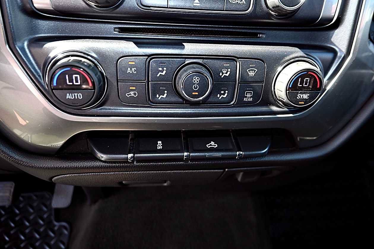 Used 2018 Chevrolet Silverado 1500 LT w/ All Star Edition RWD image 23