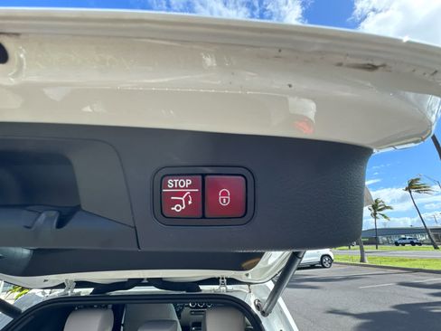 Used 2025 Mercedes-Benz GLA 250 4MATIC image 9