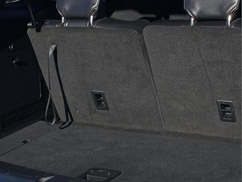 Used 2021 Ford Explorer XLT w/ Equipment Group 202A image 9