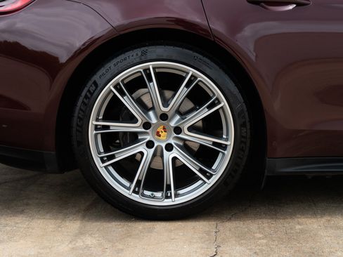 Used 2018 Porsche Panamera 4 AWD/4WD image 38