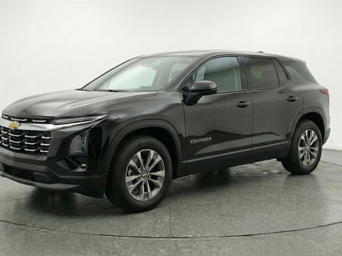 Used 2025 Chevrolet Equinox LT image 3