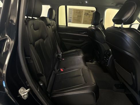 Used 2023 Jeep Grand Cherokee Limited w/ Trailer Tow Prep Group (B) AWD/4WD image 17