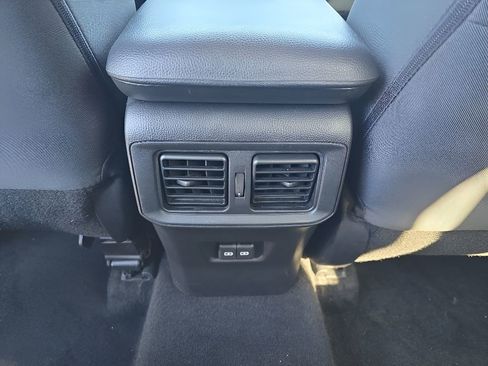 Used 2022 Toyota RAV4 XLE image 27