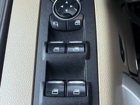 Used 2017 Ford F250 Lariat w/ Lariat Ultimate Package AWD/4WD image 16